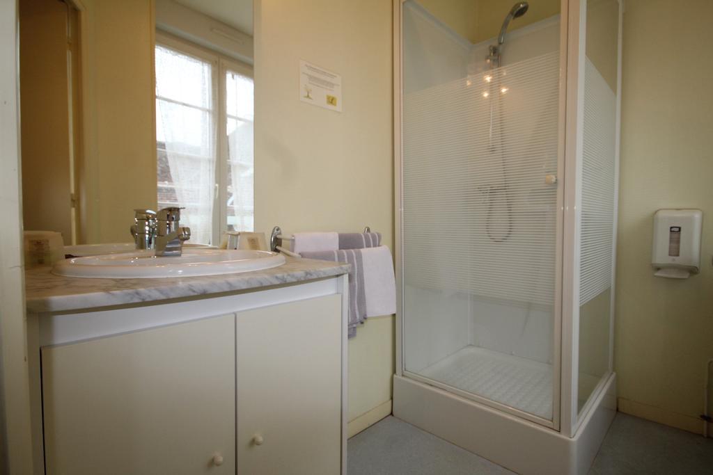 Logis Hotel Restaurant Auberge De La Cloche Le Theil-sur-Huisne Экстерьер фото