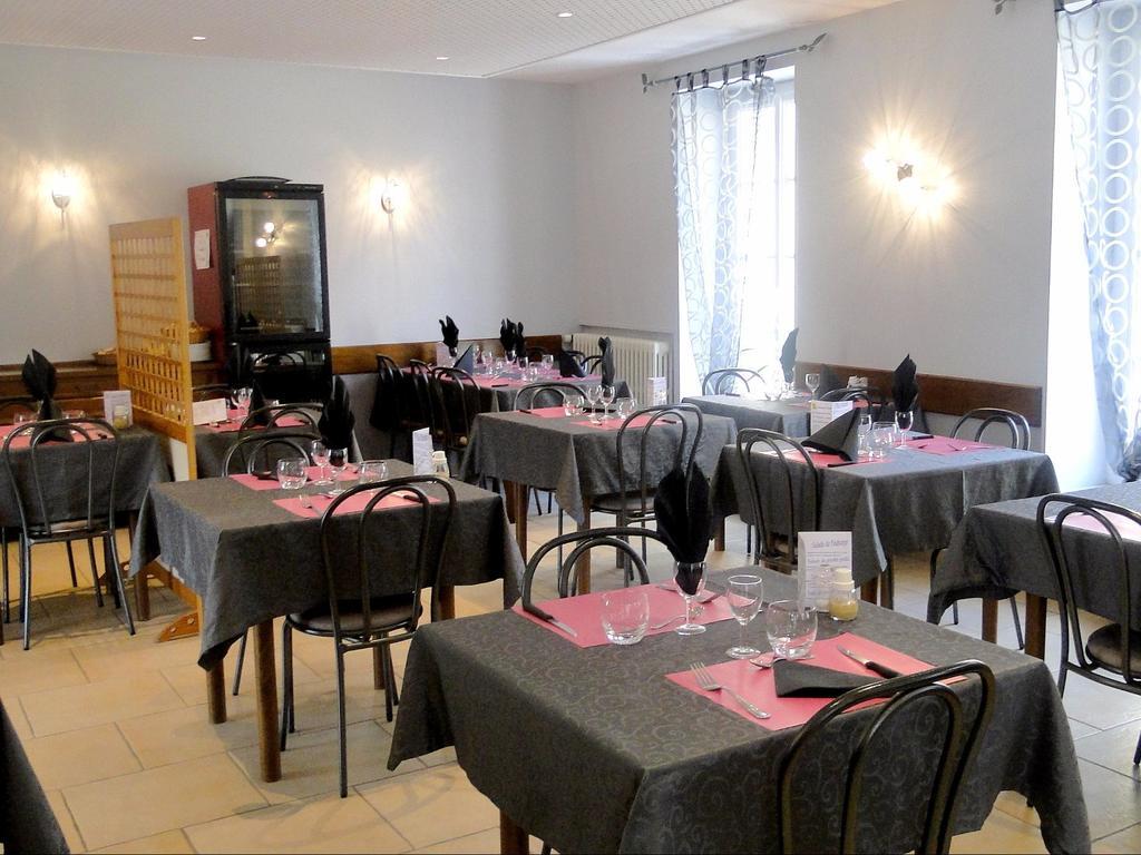 Logis Hotel Restaurant Auberge De La Cloche Le Theil-sur-Huisne Экстерьер фото