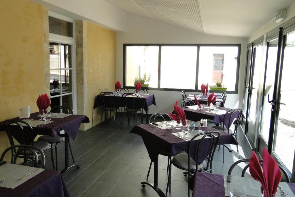 Logis Hotel Restaurant Auberge De La Cloche Le Theil-sur-Huisne Экстерьер фото