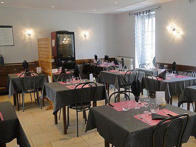 Logis Hotel Restaurant Auberge De La Cloche Le Theil-sur-Huisne Экстерьер фото