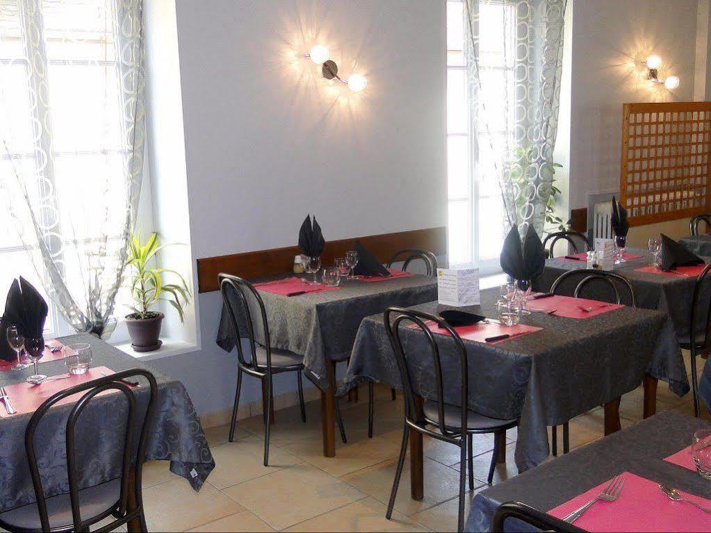 Logis Hotel Restaurant Auberge De La Cloche Le Theil-sur-Huisne Экстерьер фото